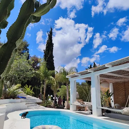 House With Pool And Big Porch *